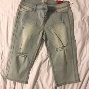 Guess light wash capris